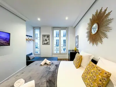 Un ou plusieurs lits dans un hébergement de l'établissement UrbanFlat 206 - Beautiful Studio in the center of Paris
