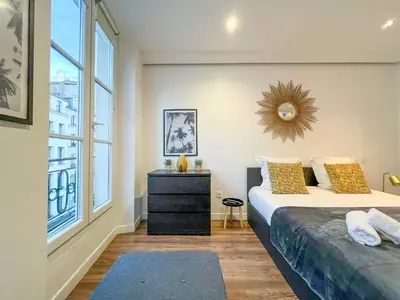 Un ou plusieurs lits dans un hébergement de l'établissement UrbanFlat 206 - Beautiful Studio in the center of Paris
