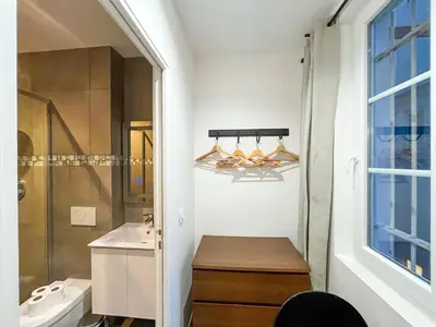 Salle de bains dans l'établissement UrbanFlat 207 - Beautiful Studio in the center of Paris