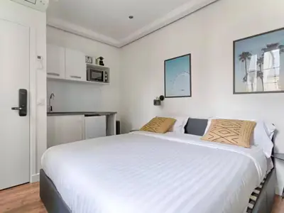 Un ou plusieurs lits dans un hébergement de l'établissement UrbanFlat 207 - Beautiful Studio in the center of Paris
