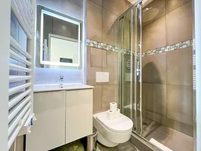 Salle de bains dans l'établissement UrbanFlat 208 - Beautiful Studio in the center of Paris