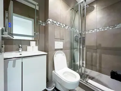 Salle de bains dans l'établissement UrbanFlat 209 - Beautiful Studio in the center of Paris