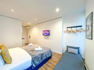 Un ou plusieurs lits dans un hébergement de l'établissement UrbanFlat 209 - Beautiful Studio in the center of Paris