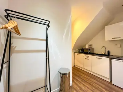 Cuisine ou kitchenette dans l'établissement UrbanFlat 211 - Large Studio for 4 in the center of Paris