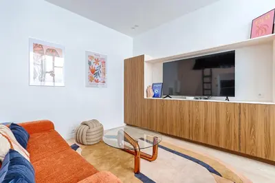 Télévision ou salle de divertissement dans l'établissement Chapelle Ordener Cosy Apartment Mezzanine 4P