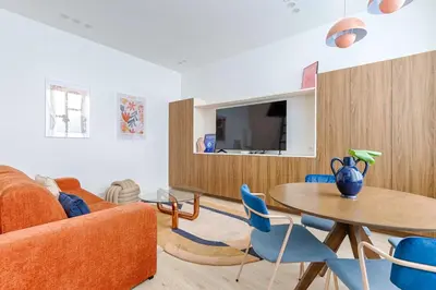 Télévision ou salle de divertissement dans l'établissement Chapelle Ordener Cosy Apartment Mezzanine 4P