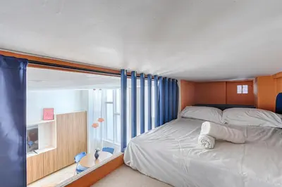 Un ou plusieurs lits dans un hébergement de l'établissement Chapelle Ordener Cosy Apartment Mezzanine 4P