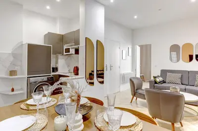Cuisine ou kitchenette dans l'établissement Appartement Familial 6P - Quartier Luxembourg