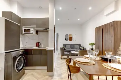 Cuisine ou kitchenette dans l'établissement Appartement Familial 6P - Quartier Luxembourg