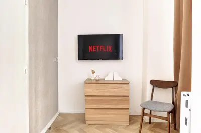 Télévision ou salle de divertissement dans l'établissement Appartement Familial 6P - Quartier Luxembourg
