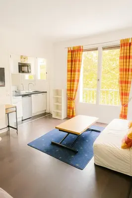 Cuisine ou kitchenette dans l'établissement Bright Studio with Stunning Open View Paris 16, Dauphine University