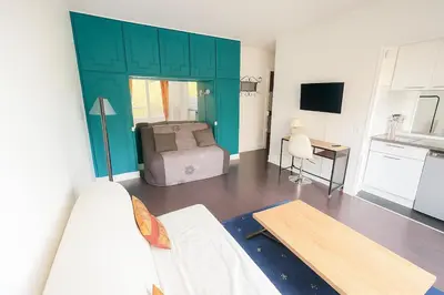 Cuisine ou kitchenette dans l'établissement Bright Studio with Stunning Open View Paris 16, Dauphine University