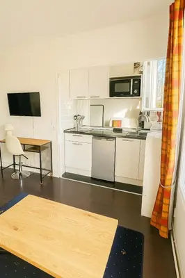 Cuisine ou kitchenette dans l'établissement Bright Studio with Stunning Open View Paris 16, Dauphine University