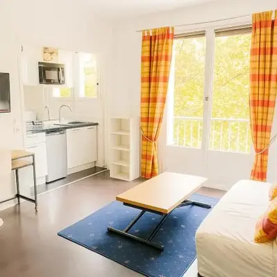 Bright Studio with Stunning Open View Paris 16