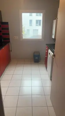Cuisine ou kitchenette dans l'établissement Appartement confortable à Saint-Denis - 70 m² avec balcon