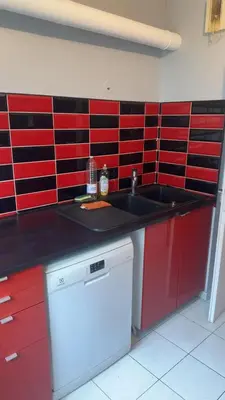Cuisine ou kitchenette dans l'établissement Appartement confortable à Saint-Denis - 70 m² avec balcon