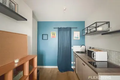 Cuisine ou kitchenette dans l'établissement Mignon studio dans Paris 18ème