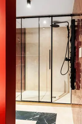 Salle de bains dans l'établissement Duplex Prestige avec Billard et Baignoire