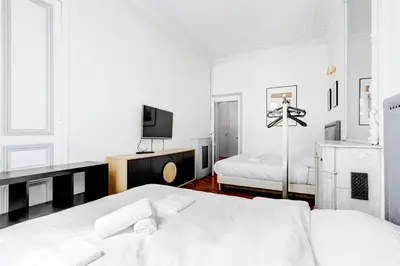 Un ou plusieurs lits dans un hébergement de l'établissement Prestige Parisien Avenue des Champs-Elysees