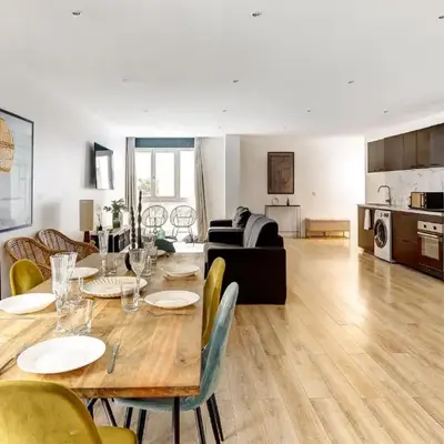 Large 4-Bedroom Home by Buttes Chaumont - 12 Guests