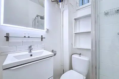 Salle de bains dans l'établissement Grand 3-pièces près Porte de Versailles