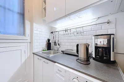 Cuisine ou kitchenette dans l'établissement Grand 3-pièces près Porte de Versailles