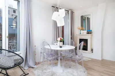 Coin salon dans l'établissement Paris Expo Charm, 52m2, Couples&Business Friendly, 5mn walk to Expo Center Porte de Versailles