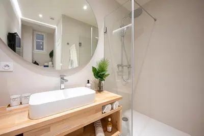 Salle de bains dans l'établissement Paris Expo Charm, 52m2, Couples&Business Friendly, 5mn walk to Expo Center Porte de Versailles
