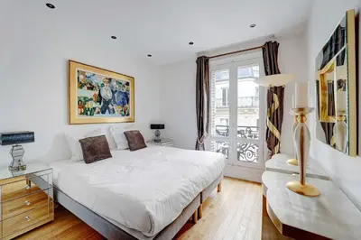 Un ou plusieurs lits dans un hébergement de l'établissement Bright Spacious 2P – Eiffel Tower Auteuil