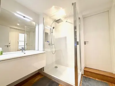 Salle de bains dans l'établissement Saint Honore 2P bail mobilité