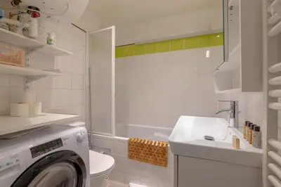 Salle de bains dans l'établissement 1BR in Trendy South Pigalle - Quiet Stay in Paris