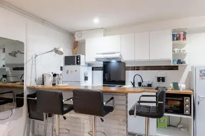 Cuisine ou kitchenette dans l'établissement 1BR in Trendy South Pigalle - Quiet Stay in Paris