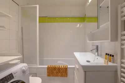 Salle de bains dans l'établissement 1BR in Trendy South Pigalle - Quiet Stay in Paris