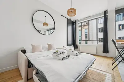 Un ou plusieurs lits dans un hébergement de l'établissement Amazing 2 rooms in Montorgueil