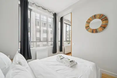 Un ou plusieurs lits dans un hébergement de l'établissement Amazing 2 rooms in Montorgueil