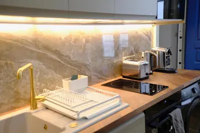 Cuisine ou kitchenette dans l'établissement MIKESTAY Luxury Apartment - Place Monge