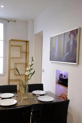 Télévision ou salle de divertissement dans l'établissement MIKESTAY Luxury Apartment - Place Monge