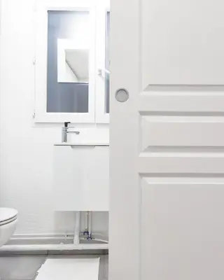 Salle de bains dans l'établissement Studio Near Metro & Marais & Hotel de Ville & Seine