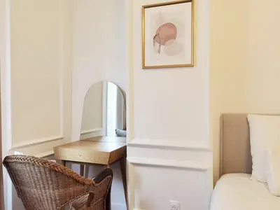 Plan de l'établissement Haussmann 2BR Apt in Le Marais for 6 & 3mns to metro