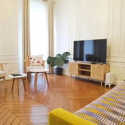 Haussmann 2BR Apt in Le Marais for 6 & 3mns to metro