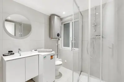 Salle de bains dans l'établissement Studio chaleureux & équipé au centre de Paris