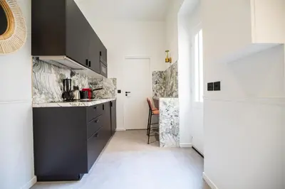 Cuisine ou kitchenette dans l'établissement Cozy studio - upper Marais