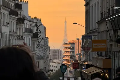 Vue générale sur Paris ou vue de la ville depuis l'appartement