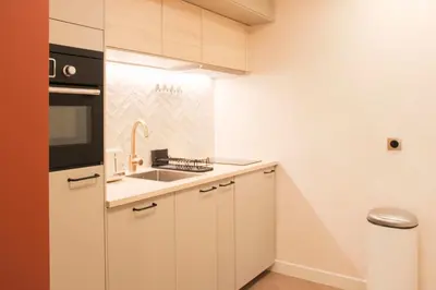 Cuisine ou kitchenette dans l'établissement Chaumont Paris Suite
