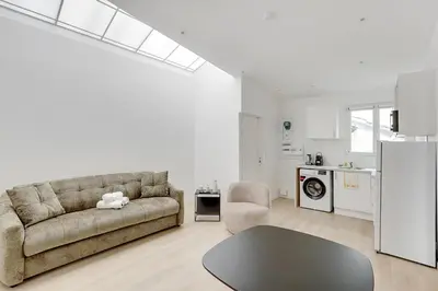 Coin salon dans l'établissement Charmant appartement central & lumineux