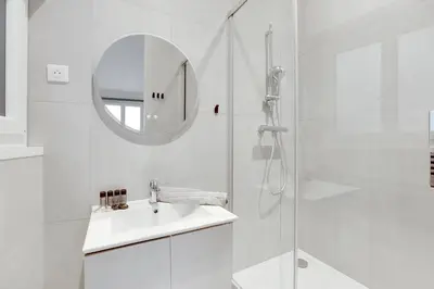 Salle de bains dans l'établissement Charmant appartement central & lumineux