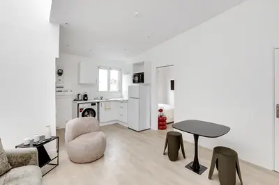 Cuisine ou kitchenette dans l'établissement Charmant appartement central & lumineux
