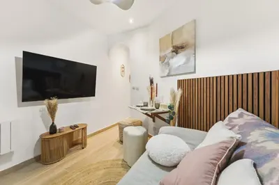 Télévision ou salle de divertissement dans l'établissement Paris City Center République AC Studio