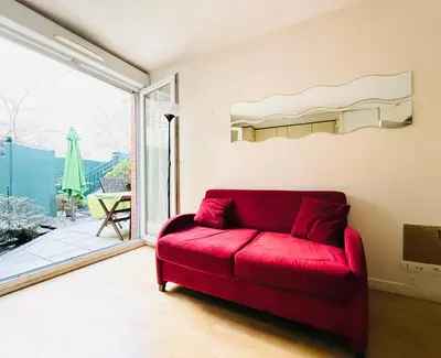 Coin salon dans l'établissement Cozy 2 rooms with terrace and garden - Nation