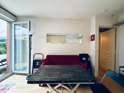 Un ou plusieurs lits dans un hébergement de l'établissement Cozy 2 rooms with terrace and garden - Nation